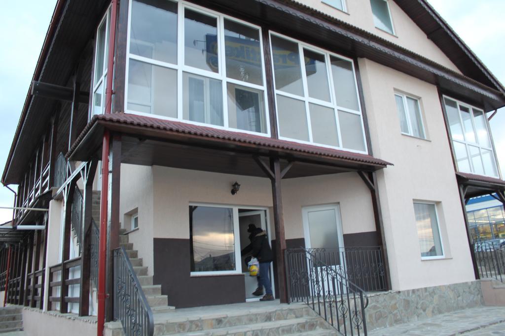 Motel Aris Meridian Piatra Neamţ Exterior foto