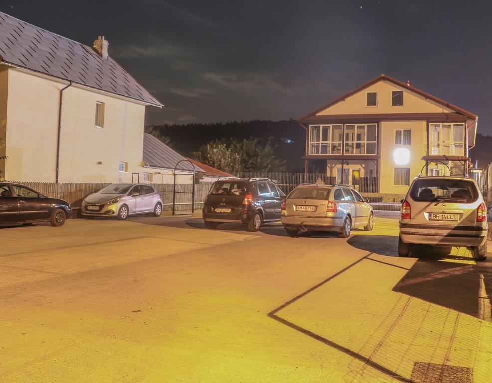 Motel Aris Meridian Piatra Neamţ Exterior foto
