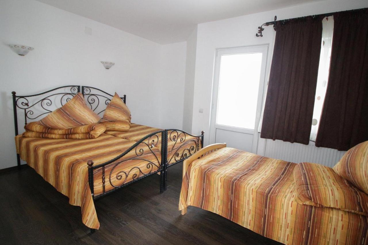 Motel Aris Meridian Piatra Neamţ Quarto foto